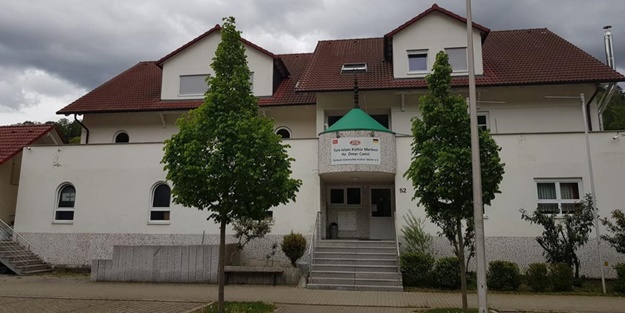 Almanya'da camiye alçak saldırı