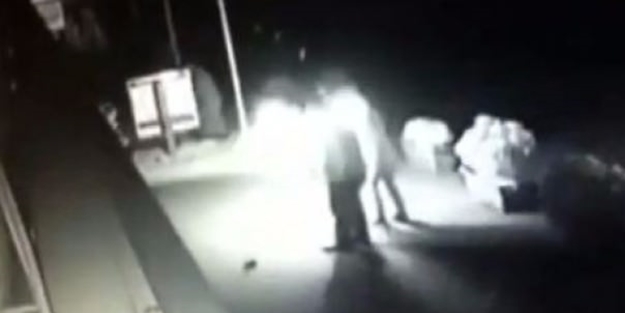 Camiye çirkin saldırı kamerada! - VİDEO