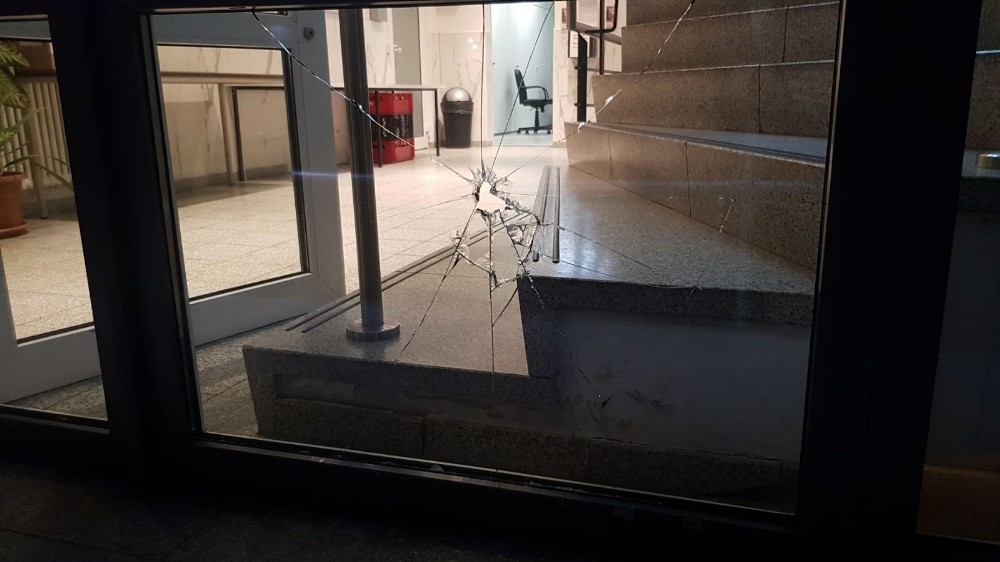 Almanya’da camiye taşlı saldırı 