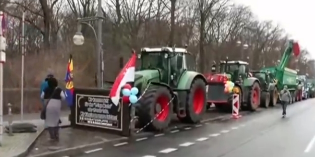 Almanya’da çiftçiler ayakta! Hafta boyunca 100 bin traktör yollara çıktı