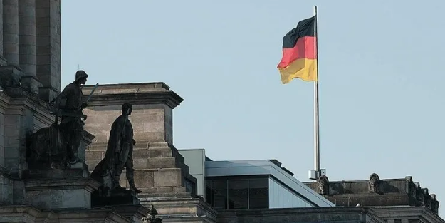 Almanya'da "Ekonomik Deprem": Yatırımcı Güveni Savaşın Gölgesinde Çöktü!