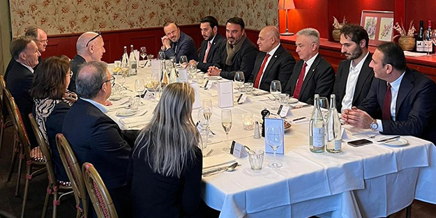 Almanya'da futbol adına dostluk yemeği