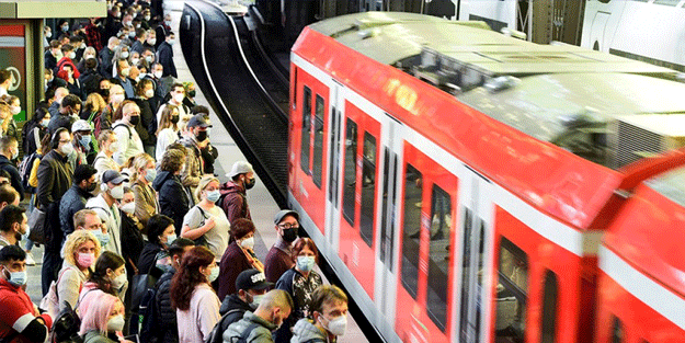 Almanya'da grev hayatı kilitledi