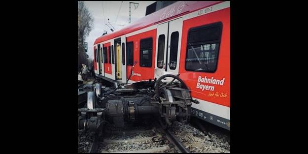 Almanya'da iki tren çarpıştı! Ölü ve yaralılar var