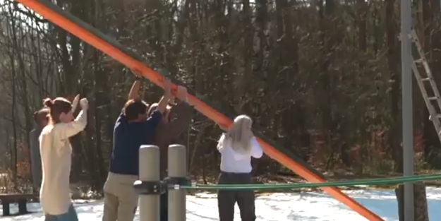 Almanya'da ilginç görüntüler! Direk dikerek anlattılar