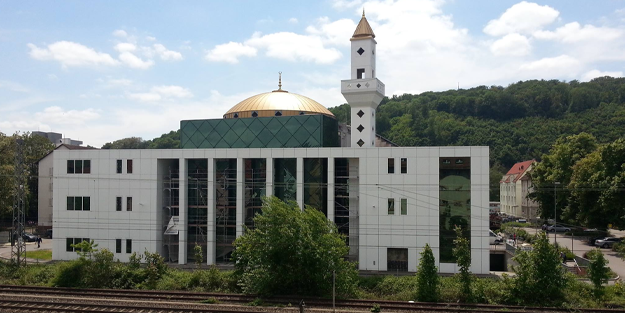 Almanya'da inşa edilen Esslingen Camisi ibadete açıldı