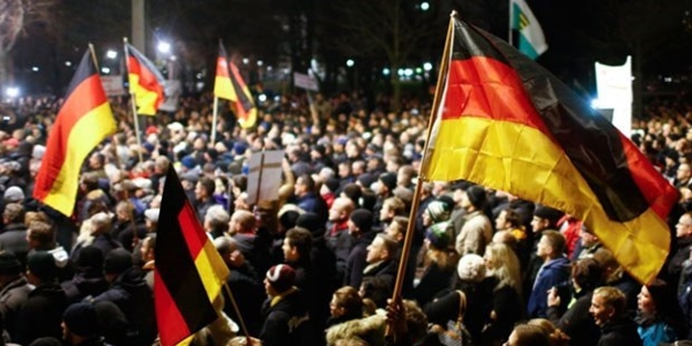 Irkçılara karşı gösteri hazırlığı