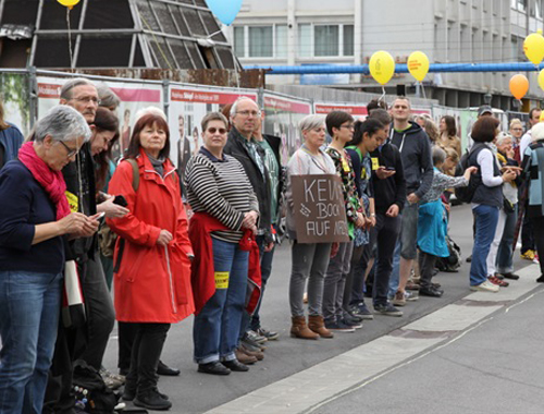 Almanya'da ırkçılığa karşı insan zinciri