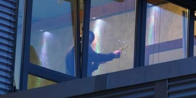 Almanya'da kafeye silahlı saldırı!