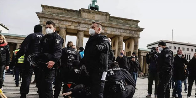 Almanya'da koronavirüs gösterilerinde olaylar çıktı