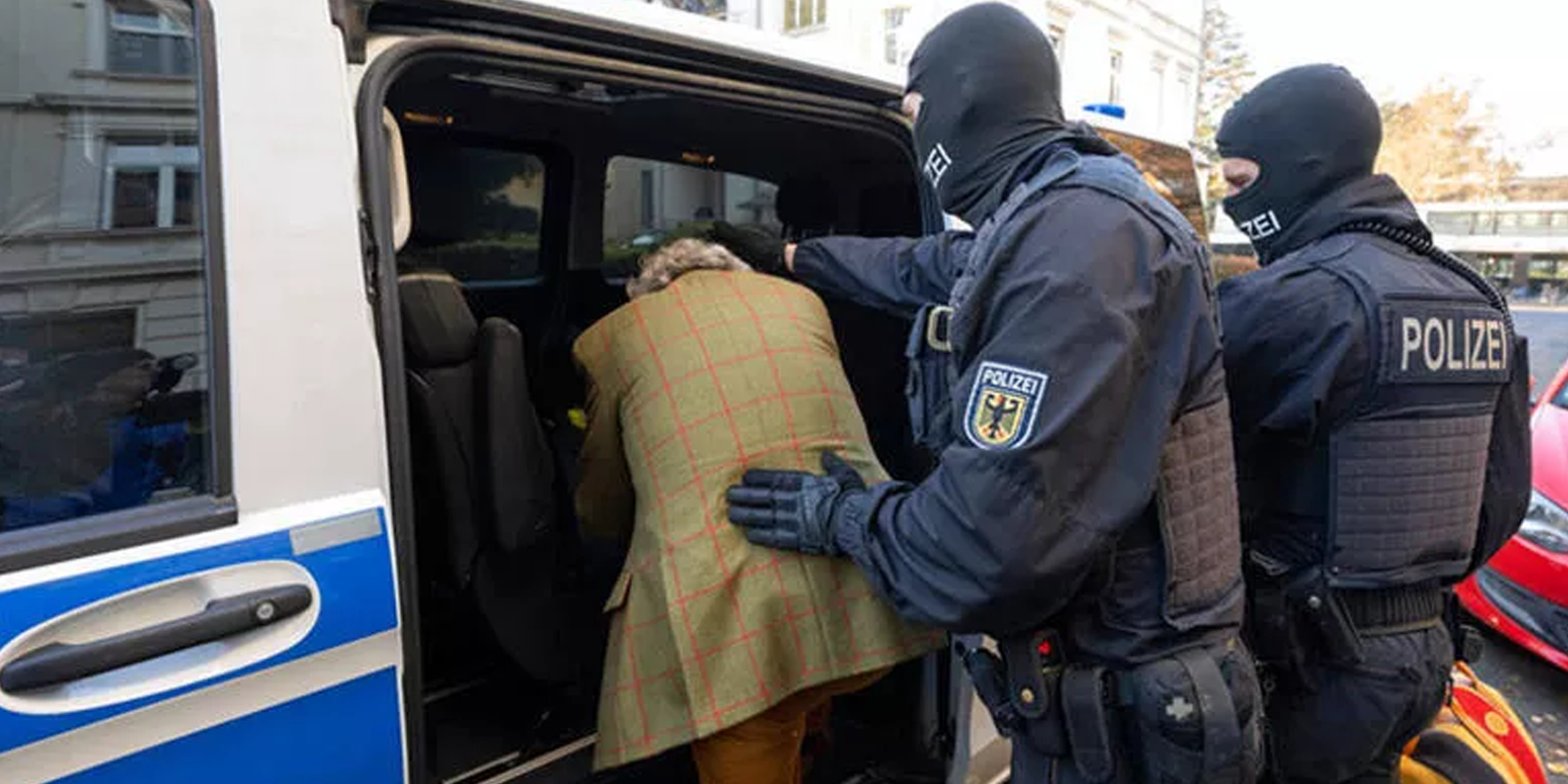 Almanya'da, LGBT karşıtı Alman milliyetçisi örgüte yönelik operasyonlara...