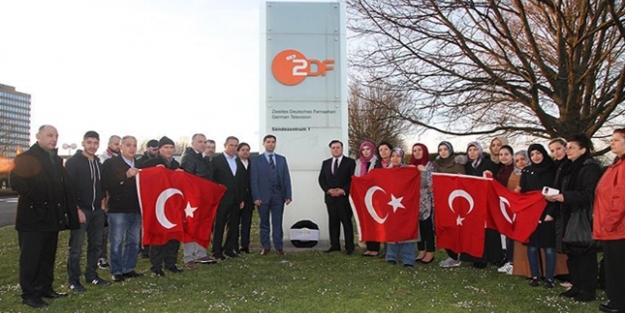 Almanya'da medya alçaklıkta yarışıyor