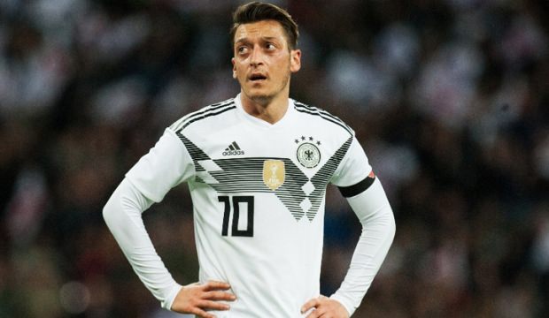Almanya'da Mesut Özil sorunu!
