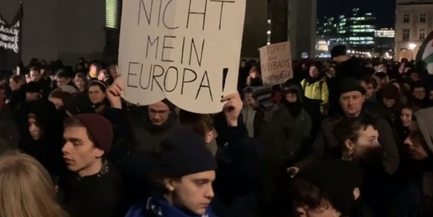 Almanya’da mülteciler için sokaklara çıktılar