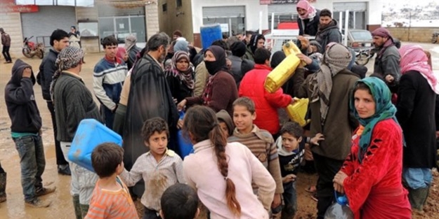 Almanya’da mültecilere patlayıcı ile saldırı!