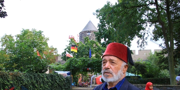 Almanya'da Müslüman bir Türk amca...