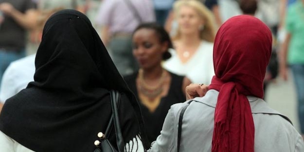 Almanya'da Müslüman kadınlara hakaret ve darp vakaları artıyor