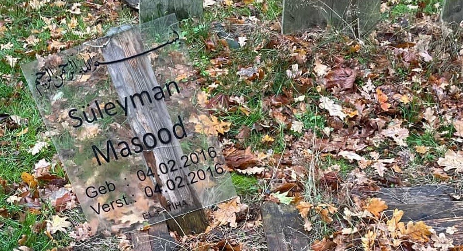 Almanya'da Müslüman mezarlığına çirkin saldırı!