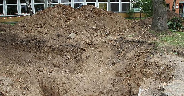 Almanya'da okul bahçesinde 2. Dünya Savaşı'ndan kalma bomba bulundu
