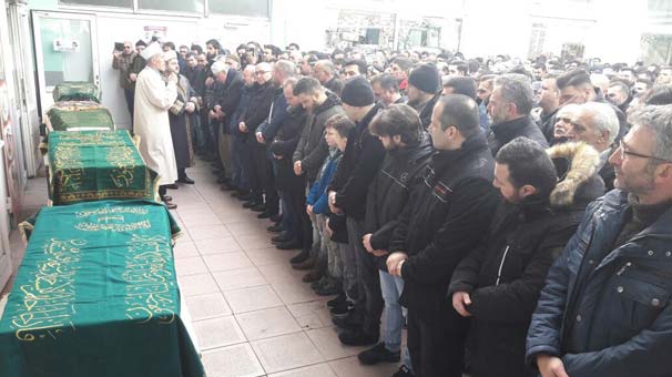 Almanya'da ölen Türk aile dualarla memletine uğurlandı