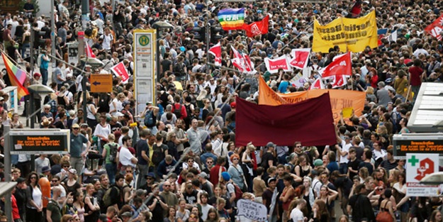 Almanya'da ortalık karıştı: Merkel gitmeli!