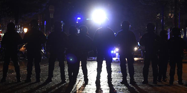 Almanya'da polise karşı koyan vekil gözaltına alındı