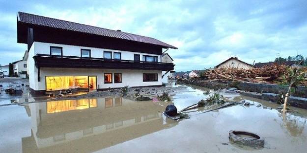 Almanya'da şiddetli yağış! Su baskınlarına yol açtı