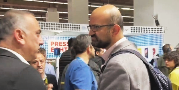 Almanya’da skandal olay! FETÖ’cü terörist Ercan Karakoyun gazetecilere saldırdı!