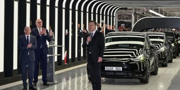 Almanya'da Tesla'ya sert tepki! Sokaklara döküldüler