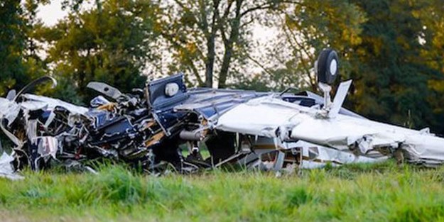 Almanya'da uçak düştü: Ölüler var