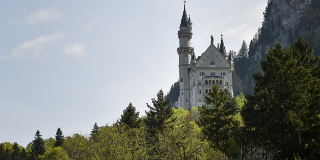 Almanya'da vahşet! ABD'li turist iki kadını uçurumdan attı