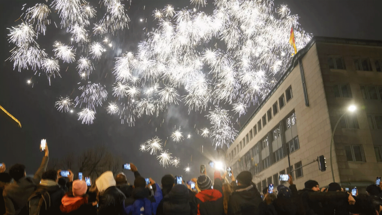 Almanya'da yeni yıl kutlaması faciaya dönüştü! Havai fişek kazaları can aldı!