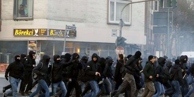 Fotoğraftaki Türk'ü bulun