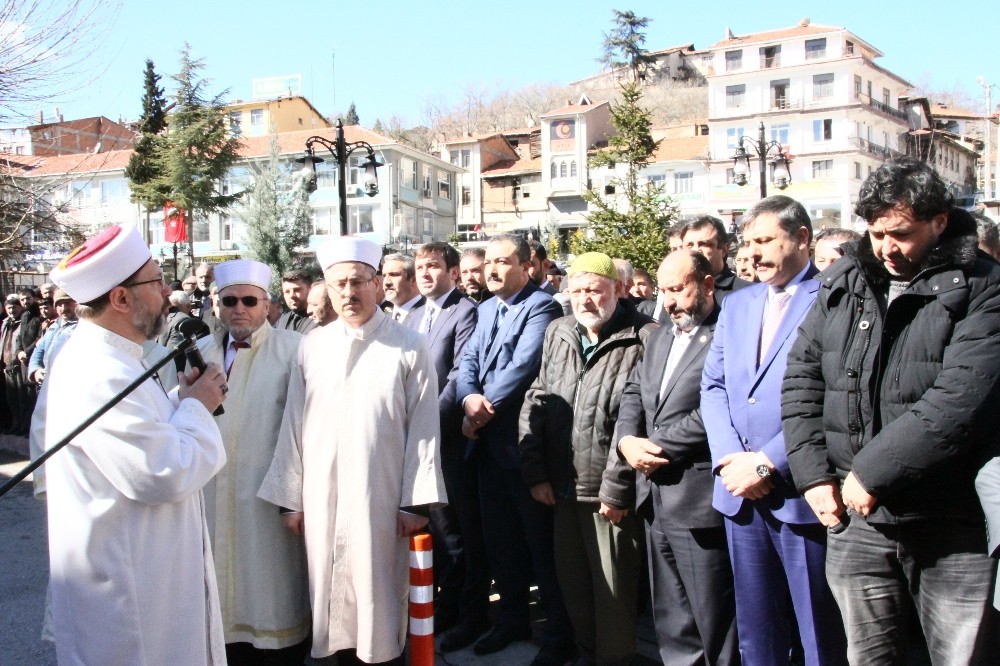 Almanya’daki saldırıda öldürülen Fatih Saraçoğlu, annesinin yanına defnedildi 