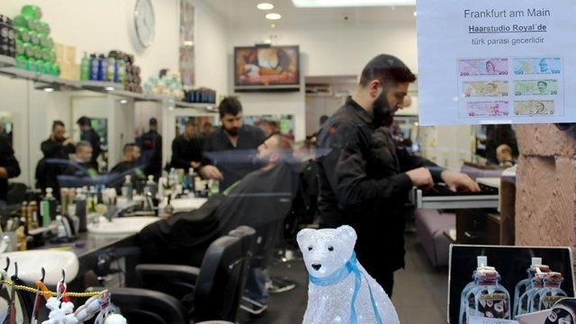 Almanya'daki Türk esnaftan TL'ye destek