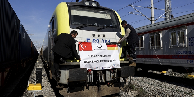 Almanya'dan gelen yardım treni İstanbul'a ulaştı