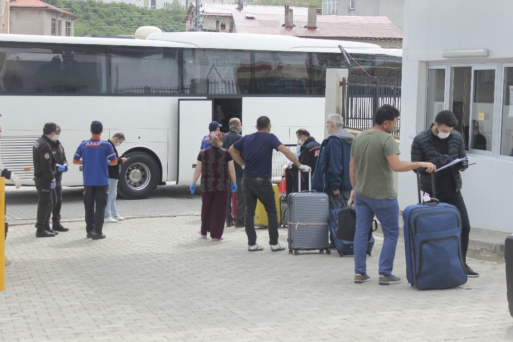 Almanya’dan Giresun’a getirilen Türk vatandaşları karantina sürecini tamamladılar 