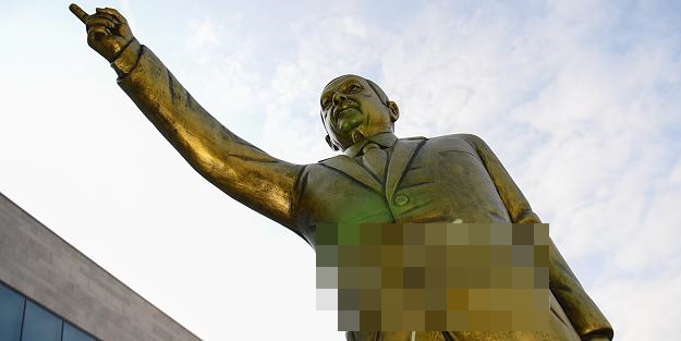 Almanya’dan heykel provokasyonu! Önce diktiler sonra kaldırdılar