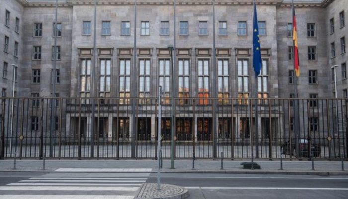 Almanya'dan 'TL' itirafı! Bizi de vurur