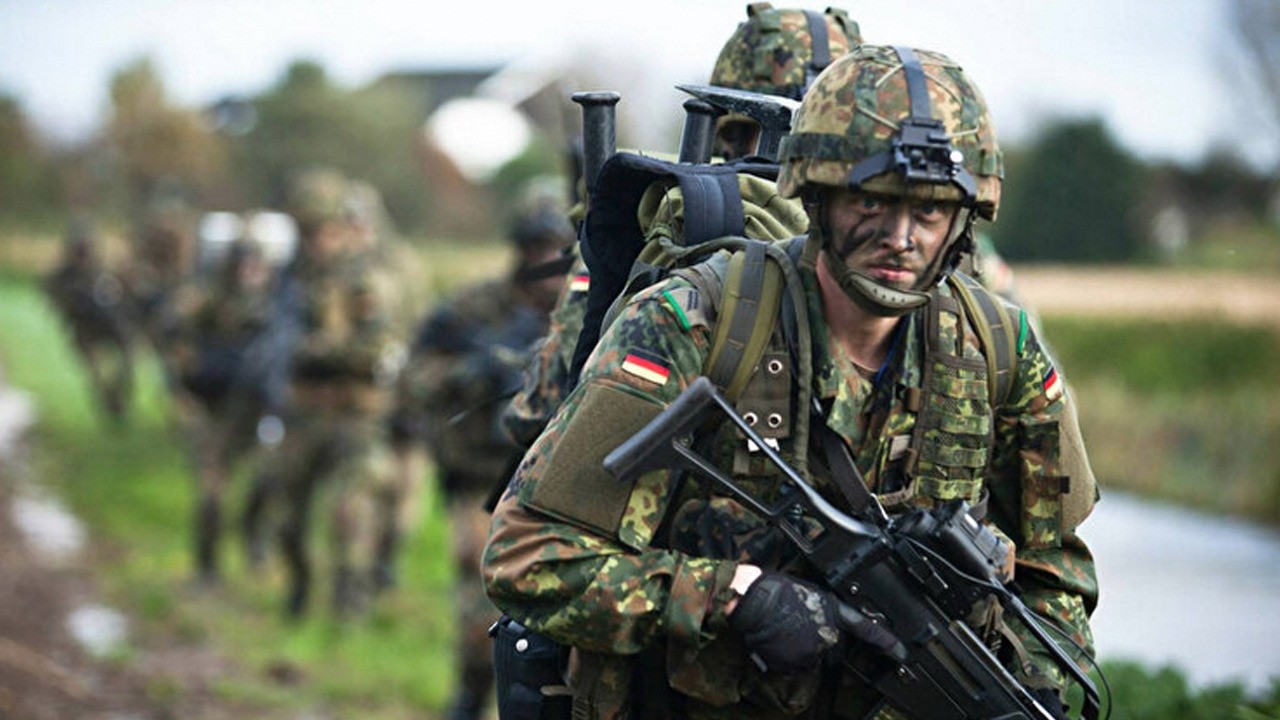 Almanya'nın askerlik kararı ne anlama geliyor? Rusya tehdidi ile karşı karşıya tarihi açıklandı