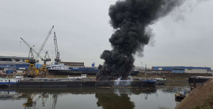 Almanya'nın Buisburg limanında patlama: 2 ölü