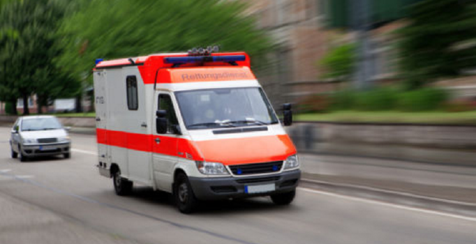 Almanya'nın Krefeld kentinde bir kadın üç çocuğunu camdan attı