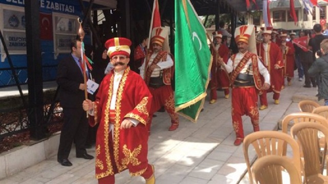 Almanya'ya mehterli protesto
