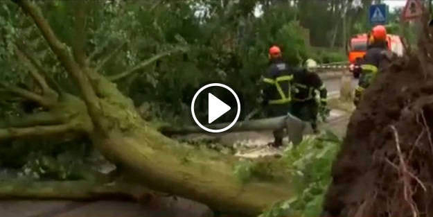 Almanya'yı hortum vurdu