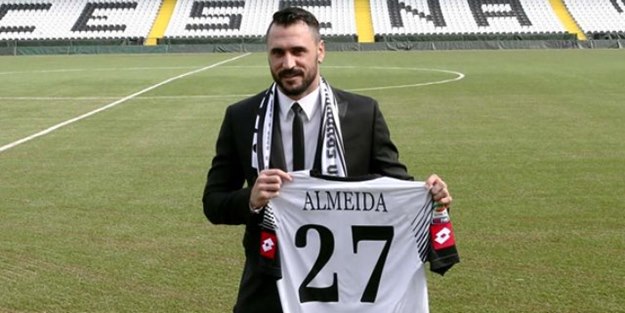 Almeida imzayı attı