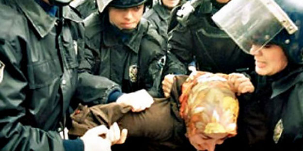 Alnı secdeye varan Müslümanlar dikkat! Namaz kılanın pantolonundan fişlendiği günleri özlüyorlar!