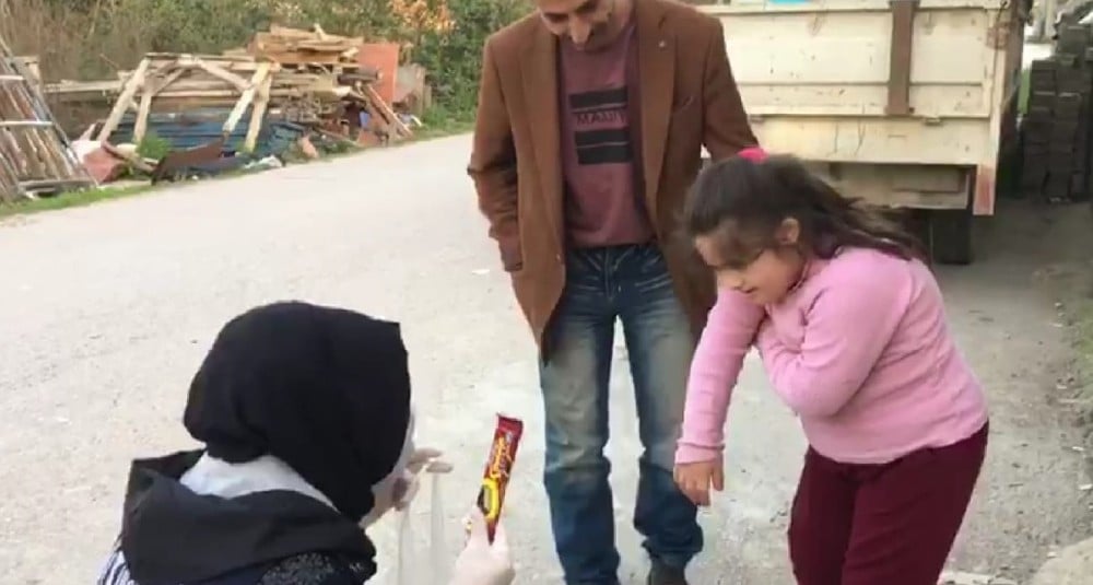 Alo Evlat ekipleri down sendromlu miniğin yüzünü güldürdü 