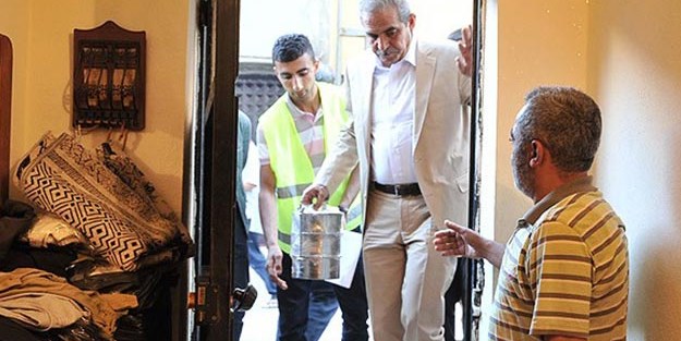 'Alo İftar hattı'ndan vatandaşa sıcak yemek