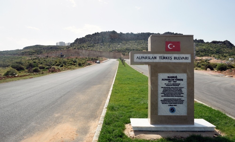 Alparslan Türkeş Bulvarı’ndan kuş bakışı Antalya manzarası 