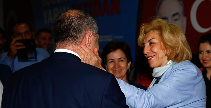 Alparslan Türkeş'in kızı muhaliflerle birlikte geldi